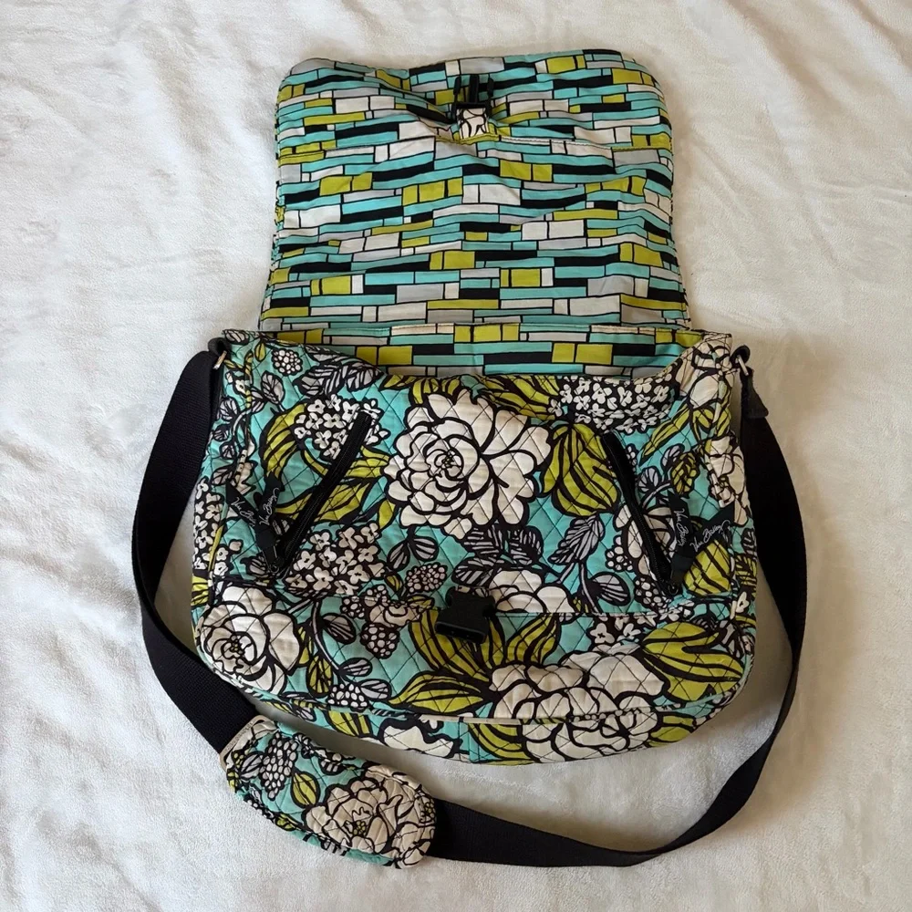Vera Bradley Floral Messenger Bag Island Bloom RETIRED